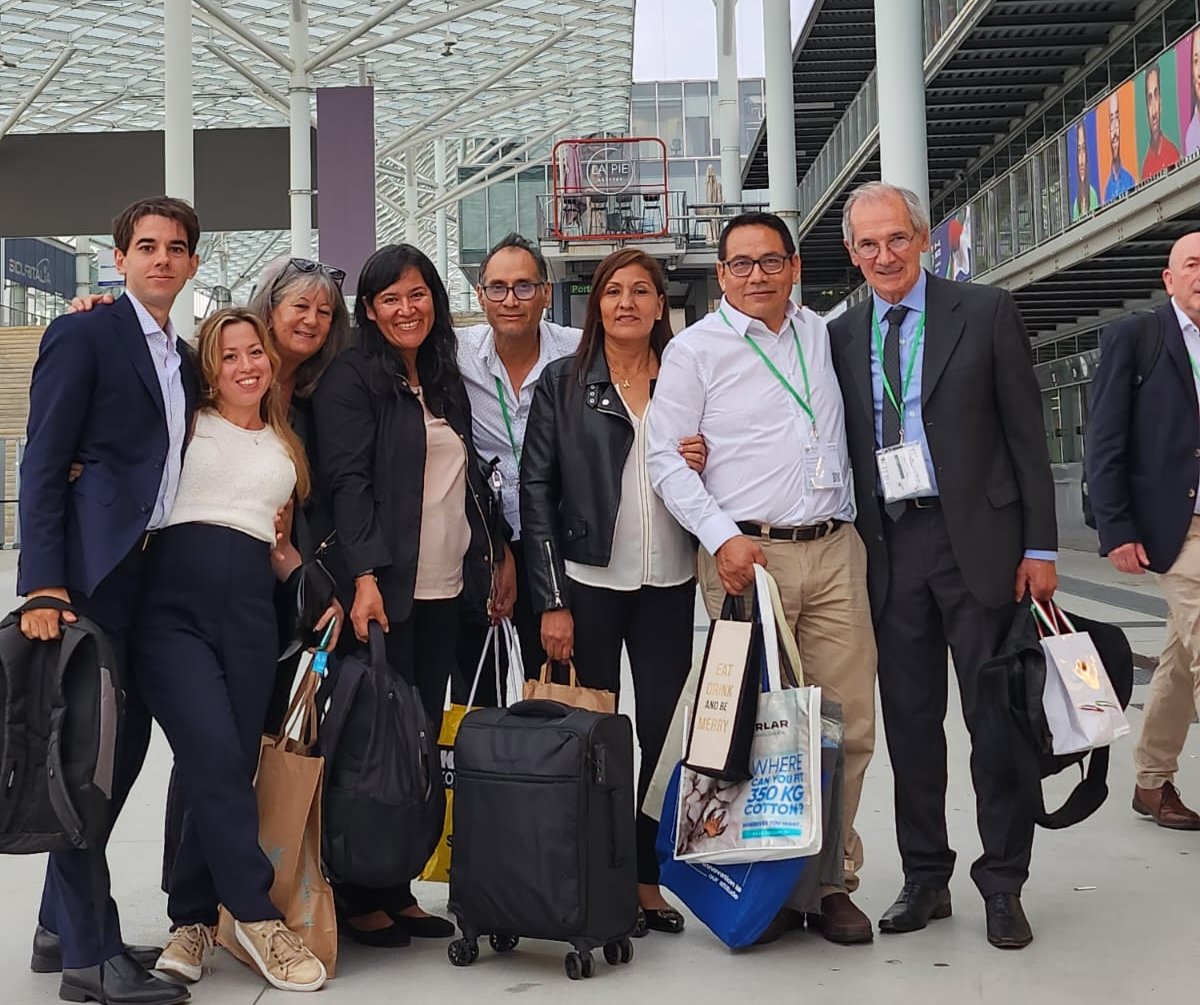 Equipo de Repartex en una feria del sector
